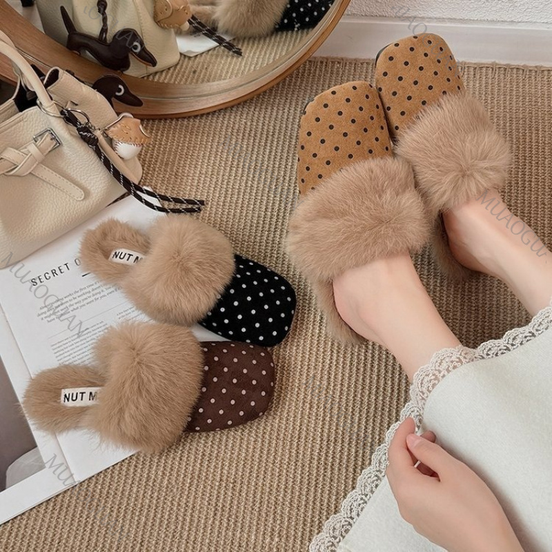 Street Fashion Online - Modne damskie kapcie w kropki, z