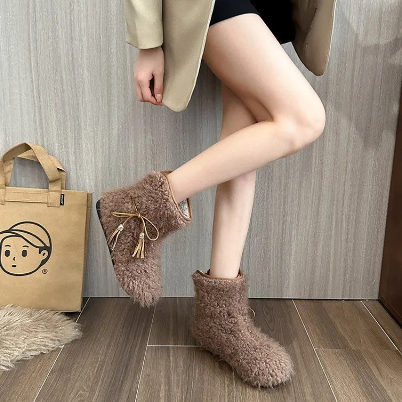 Białe damskie buty z polarową  – Street Fashion Online recenzja i cena
