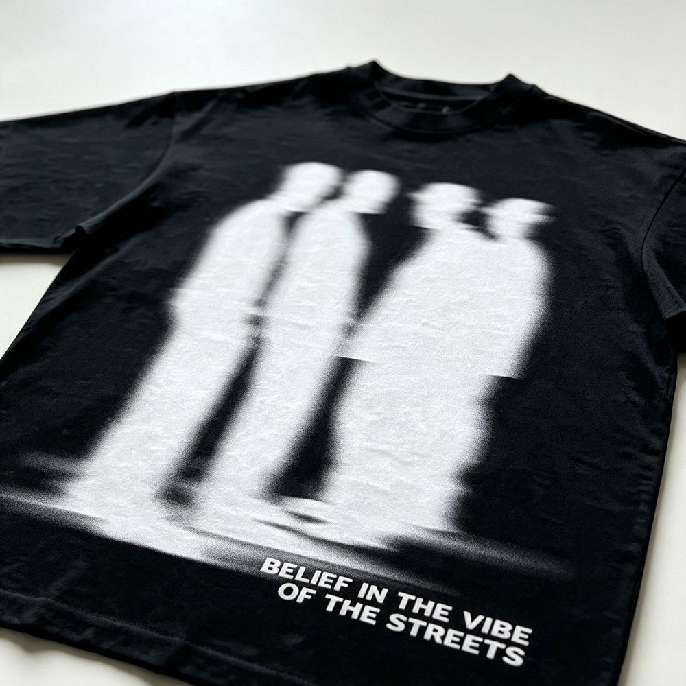 T-shirt z grafiką Blurry Silho – Street Fashion Vibes recenzja i cena